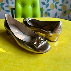 Tory Burch Patent Leather Gold block heel square toe T logo, 7.5M